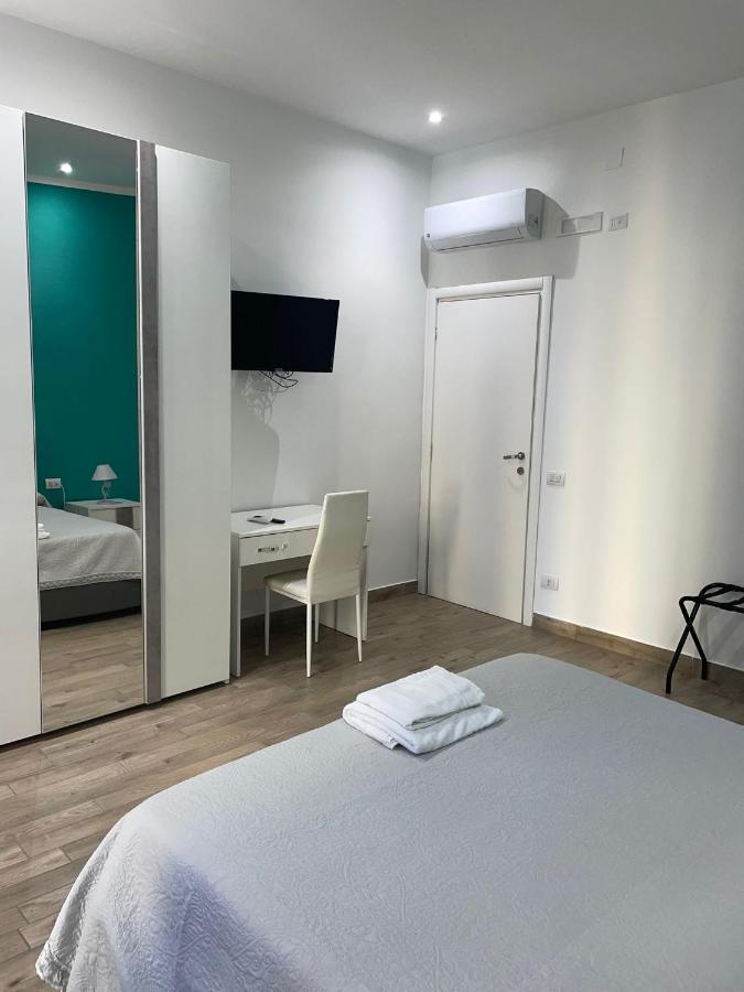 Dormire A Napoli Centro Holiday House Casa Vacanza ภายนอก รูปภาพ