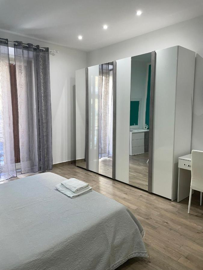 Dormire A Napoli Centro Holiday House Casa Vacanza ภายนอก รูปภาพ