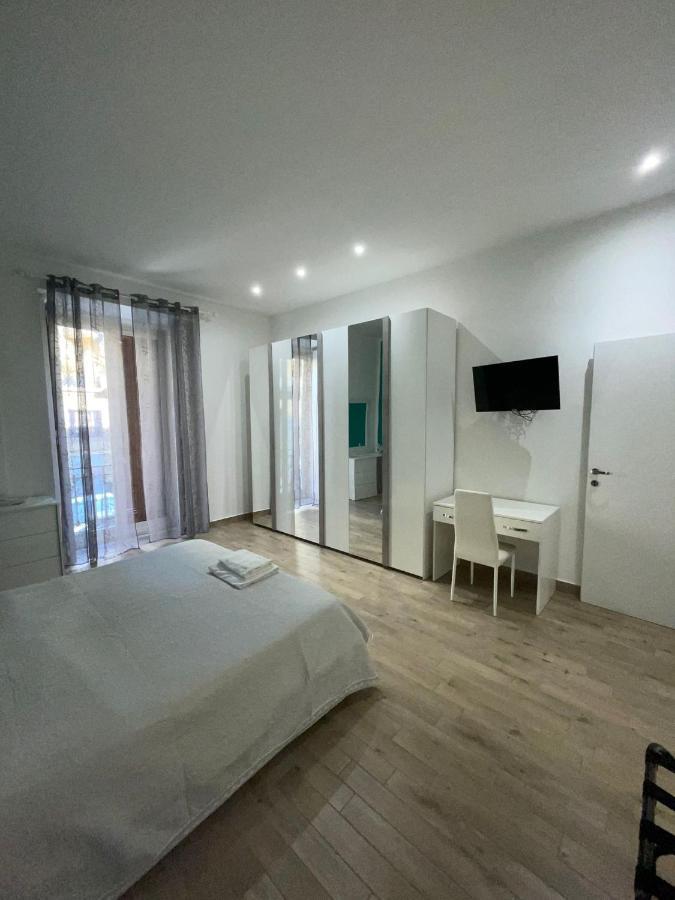 Dormire A Napoli Centro Holiday House Casa Vacanza ภายนอก รูปภาพ