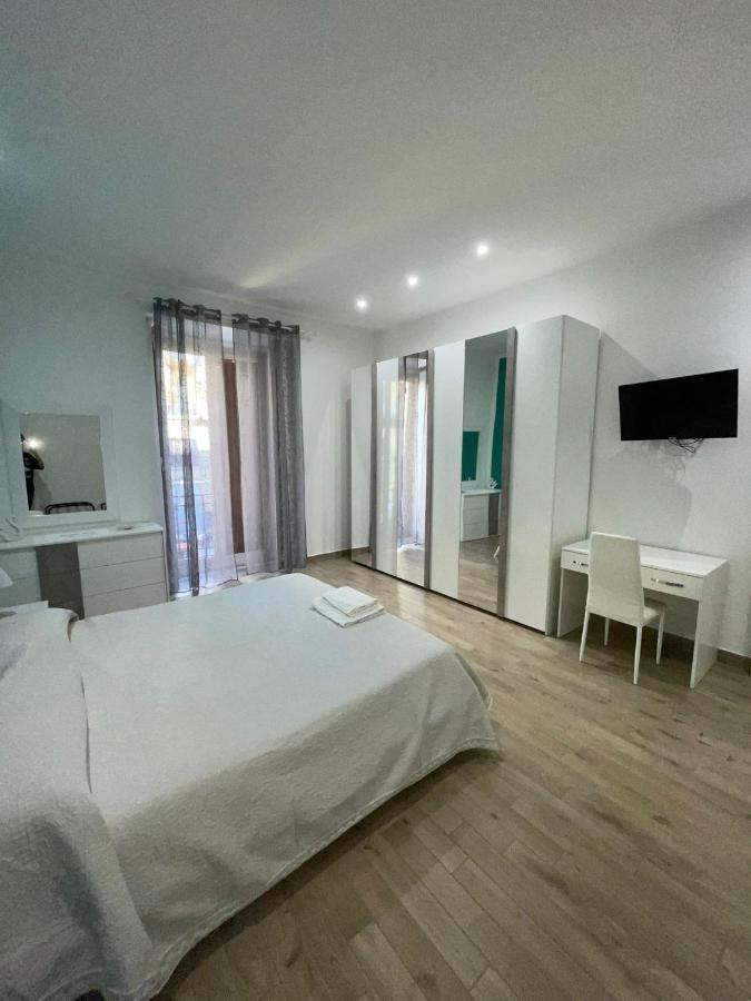 Dormire A Napoli Centro Holiday House Casa Vacanza ภายนอก รูปภาพ