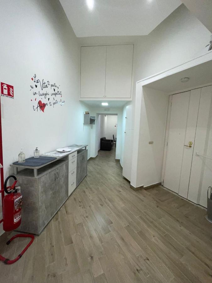 Dormire A Napoli Centro Holiday House Casa Vacanza ภายนอก รูปภาพ