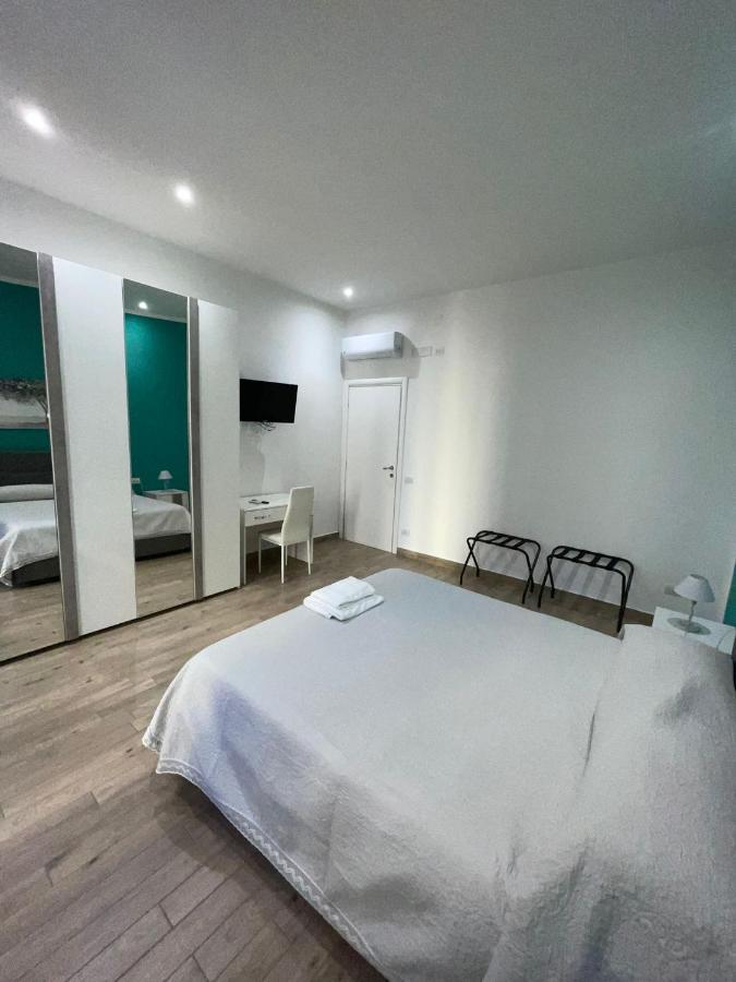 Dormire A Napoli Centro Holiday House Casa Vacanza ภายนอก รูปภาพ