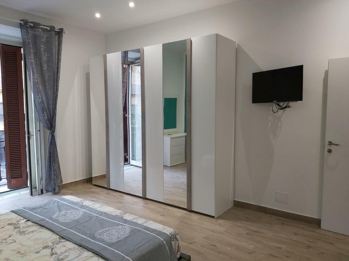 Dormire A Napoli Centro Holiday House Casa Vacanza ภายนอก รูปภาพ
