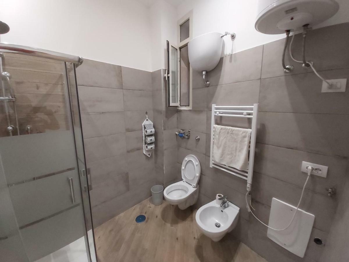 Dormire A Napoli Centro Holiday House Casa Vacanza ภายนอก รูปภาพ