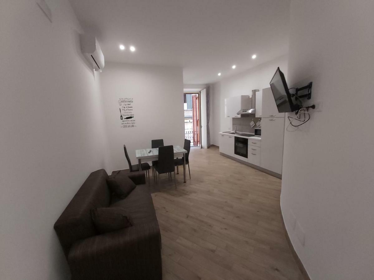 Dormire A Napoli Centro Holiday House Casa Vacanza ภายนอก รูปภาพ
