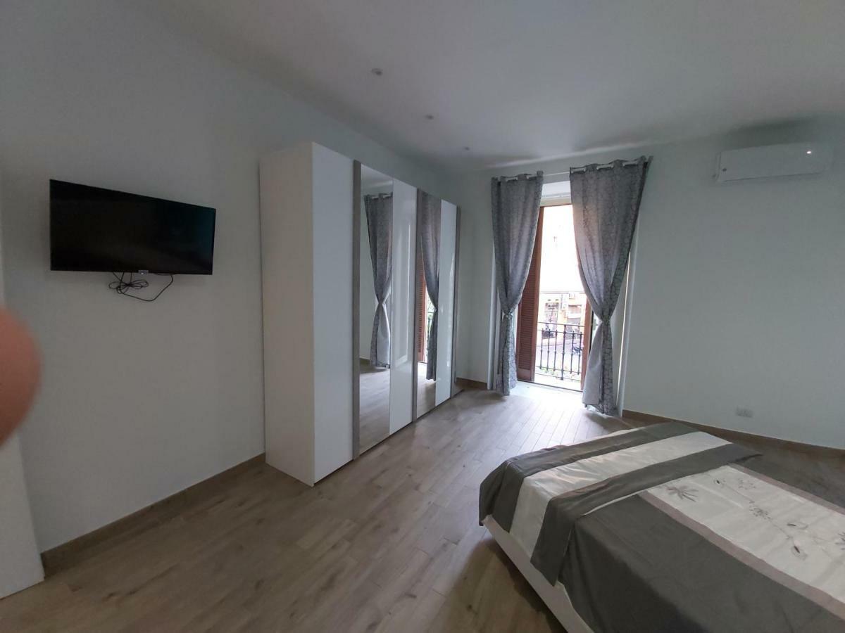 Dormire A Napoli Centro Holiday House Casa Vacanza ภายนอก รูปภาพ