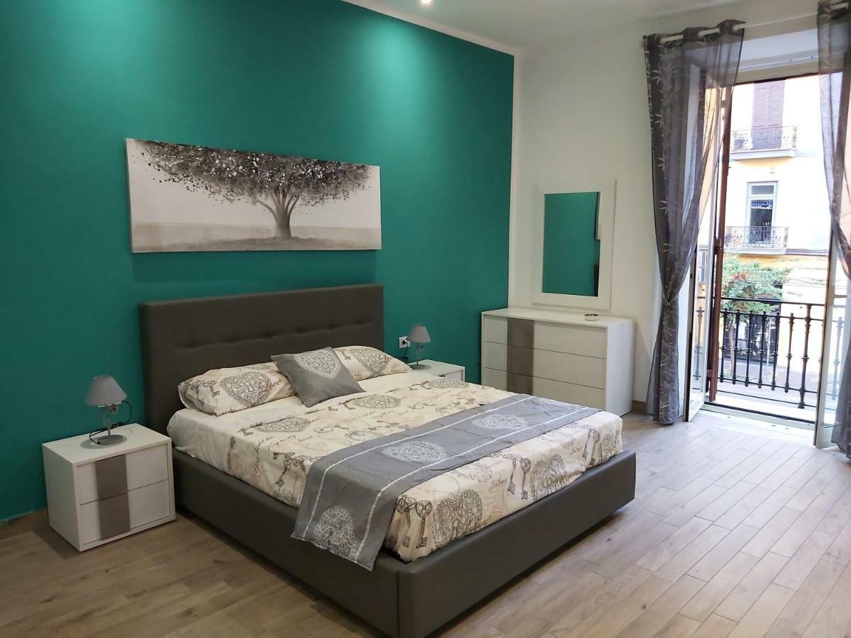 Dormire A Napoli Centro Holiday House Casa Vacanza ภายนอก รูปภาพ